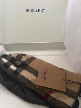 Burberry Black Leather & Camel Check Wool Gloves with Red Accent.Size 8.5 unisex